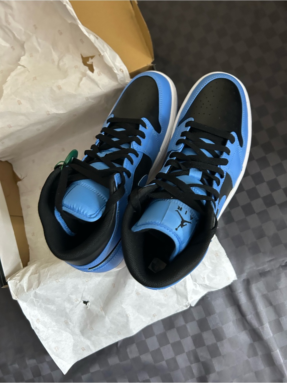 Jordan 1 mid university blue